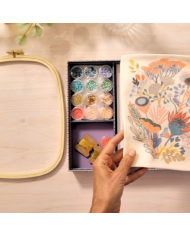 Atelier 58 Perlage Djeco – Coffret broderie perles et sequins FSC